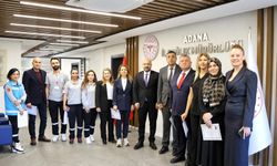 Tavanda film gösterimi yapıp yatalak hastanın hayalini gerçekleştirdiler