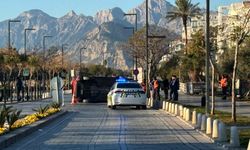 Yan yatarn aracın sürücüsü kazayı yara almadan atlattı