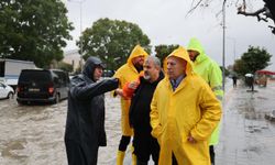 Yüreğir Belediyesi sağanak yağışta sahada