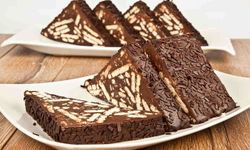 Dolapta Bekledikçe Güzelleşiyor – Bir Tencereyle Yapılan Mozaik Tatlı Yine Her Eve Girdi