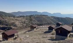 Toroslar’da 10 Yıldır Kilitli Kalan Turizm Tesisi Çürüyor