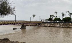 Dikkat! Mezitli’de Yaya Köprüsü Geçişe Kapatıldı