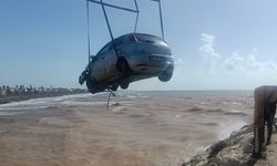 Mersin’de aracıyla denize düşen sürücüyü Sahil Güvenlik kurtardı