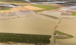 Tarsus’ta Sel ve Fırtına Sonrası Sahaya İndiler: Hasar Yerinde Görüldü