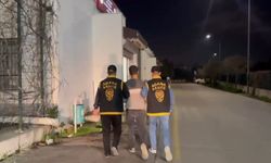 4 altın bileziği gasbeden şüpheli, üzerine kilitlenen dükkanın kapısını kırıp kaçtı (2)