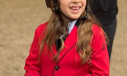 7 yaşındaki Yasmin, binicilik yarışmalarını ilk sırada tamamladı