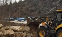 Adana'da Feke, Saimbeyli ve Tufanbeyli'yi bağlayan kara yolu ulaşıma kapandı (3)