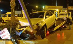 Adana'da otomobil ile minibüs çarpıştı: 3 yaralı