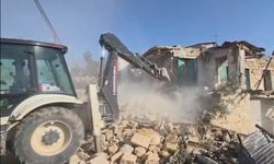 Akdeniz'de, çökme riski taşıyan yapılarla mücadele sürüyor