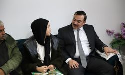 Altınözü Kaymakamı Şahin depremzede vatandaşları yeni hanelerinde ziyaret etti