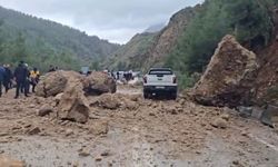 Antalya- Isparta karayolunda heyelan