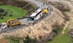 Antalya'da yolcu otobüsü devrildi; 9 ölü, 25 yaralı (5)