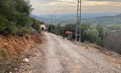 Çukura girip devrilen traktörün sürücüsü öldü