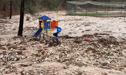 Dere taştı, arazi ve bahçeleri su bastı