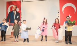 Göksu İlkokulu'ndan 'Çizmeli Kedi' gösterisi