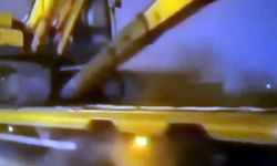 İstanbul'dan deprem bölgesine 9 saatte giden TIR Şoförü: Kadranı peçeteyle kapatmıştım