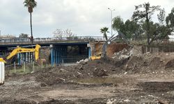 James Bond filmine sahne olan 64 yıllık köprüde yıkım çalışmaları başladı