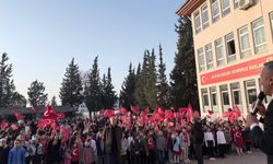 Kadirli Atatürk ilkokulu-Ortaokulu'nda ilk ders 'Bayrak Sevgisi'