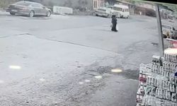 Kamyonetin kasasının açılan kapağı, yayaya çarptı