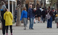 Konyaaltı Sahili'nde leylek sürprizi