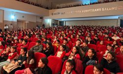 Öğrencilere tiyatro oyunuyla eğitim