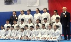 Osmaniye'de karateciler, kuşak terfi sınavında ter döktü