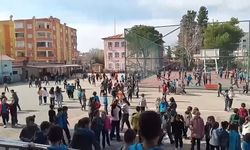 Osmaniye'de öğrenciler ilahiye hep bir ağızdan eşlik etti