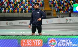 Osmaniyeli sporcu Timur Er, uzun atlamada 7,53 metrelik rekoruyla U18 Türkiye şampiyonu oldu