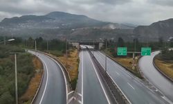 Otoyolda uygulama yapan polisleri görünce otomobili ile geri manevra yapıp, kaçtı