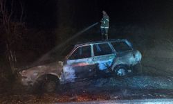 Park halindeki otomobil yandı