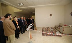 Rektör Özkan İlahiyat Fakültesi'nde ağaç dikti, Gazze sergisini gezdi