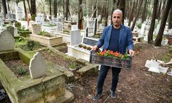 Sevgililer Günü'nde, çiçekle süsletilen mezara dijital ziyaret