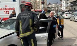 Sürücü, eşi ve kızı kazada yaralandı