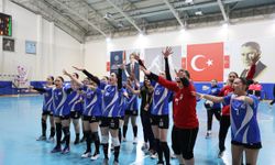 Toroslar Belediyesi kadın hentbol takımı Play-Off'a yükseldi