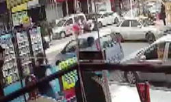 Mersin'de 2 grup arasında bıçaklı kavga kamerada