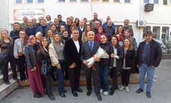 40 yıllık öğretmen törenle uğurlandı