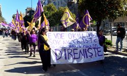 Adana'da kadınlardan '8 Mart' yürüyüşü