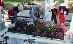 Adana'da şehitliklerde temizlik ve bakım yapıldı