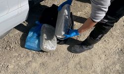 Araç ve evlerinde uyuşturucu ele geçirilen 2 şüpheli tutuklandı