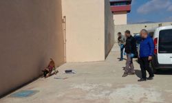 Cezaevine uyuşturucu sokmaya çalışırken yakalandılar