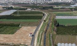 Çiftçileri mutlu eden yol çalışması