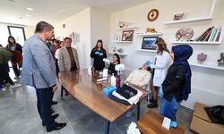 Gönüllü kuaförlerden engelli bireylere bakım