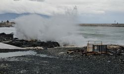 Hatay'da dalgalar güzel görüntüler oluşturdu