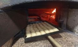 Hatay'da ev kadınlarının imece usulü ramazan kömbesi mesaisi