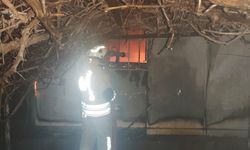 Hatay'da konteyner depoda yangın