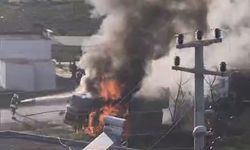 Hatay'da park halindeki kamyon yandı