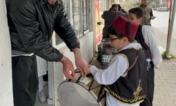 İlkokul öğrencileri ramazan davulcusu geleneğini canlandırdı