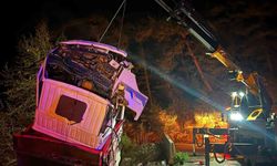 Kamyon şarampole devrildi: 1 ölü, 1 yaralı