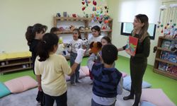 Mersin'de çocuklar 'masal ve drama atölyesi' ile kendini keşfediyor