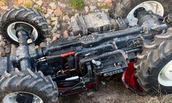 Mersin 'in Tarsus ilçesinde devrilen traktörün altında hayatını kaybetti